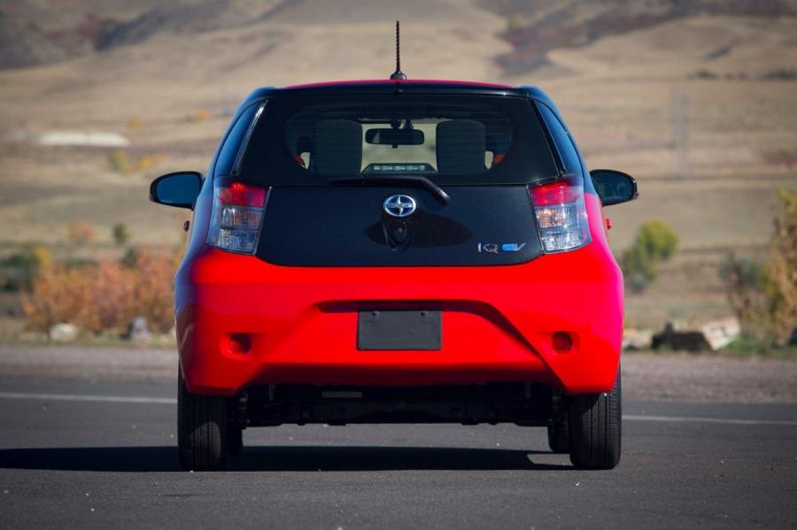  Toyota iQ EV 2013 года  (фото 5 из 29)